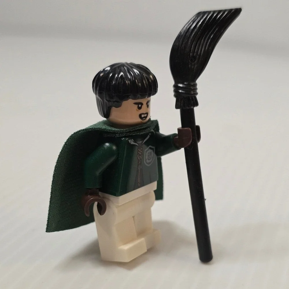 LEGO‎ Harry Potter Slytherin Student Minifigure Cape Broom